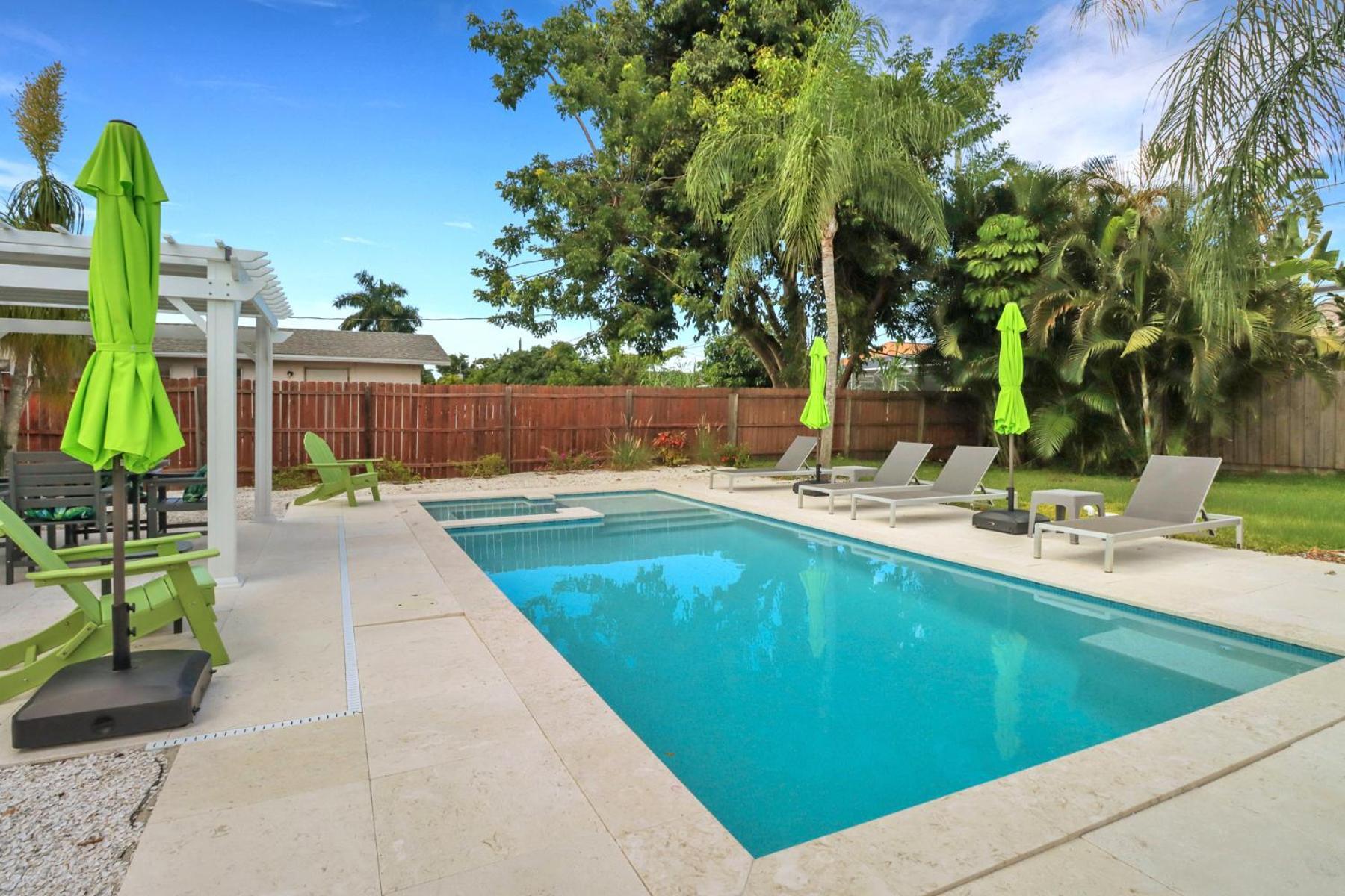 Little Beach House W/ Pool&Spa - 5 Minutes To Vanderbilt Beach North North Naples エクステリア 写真