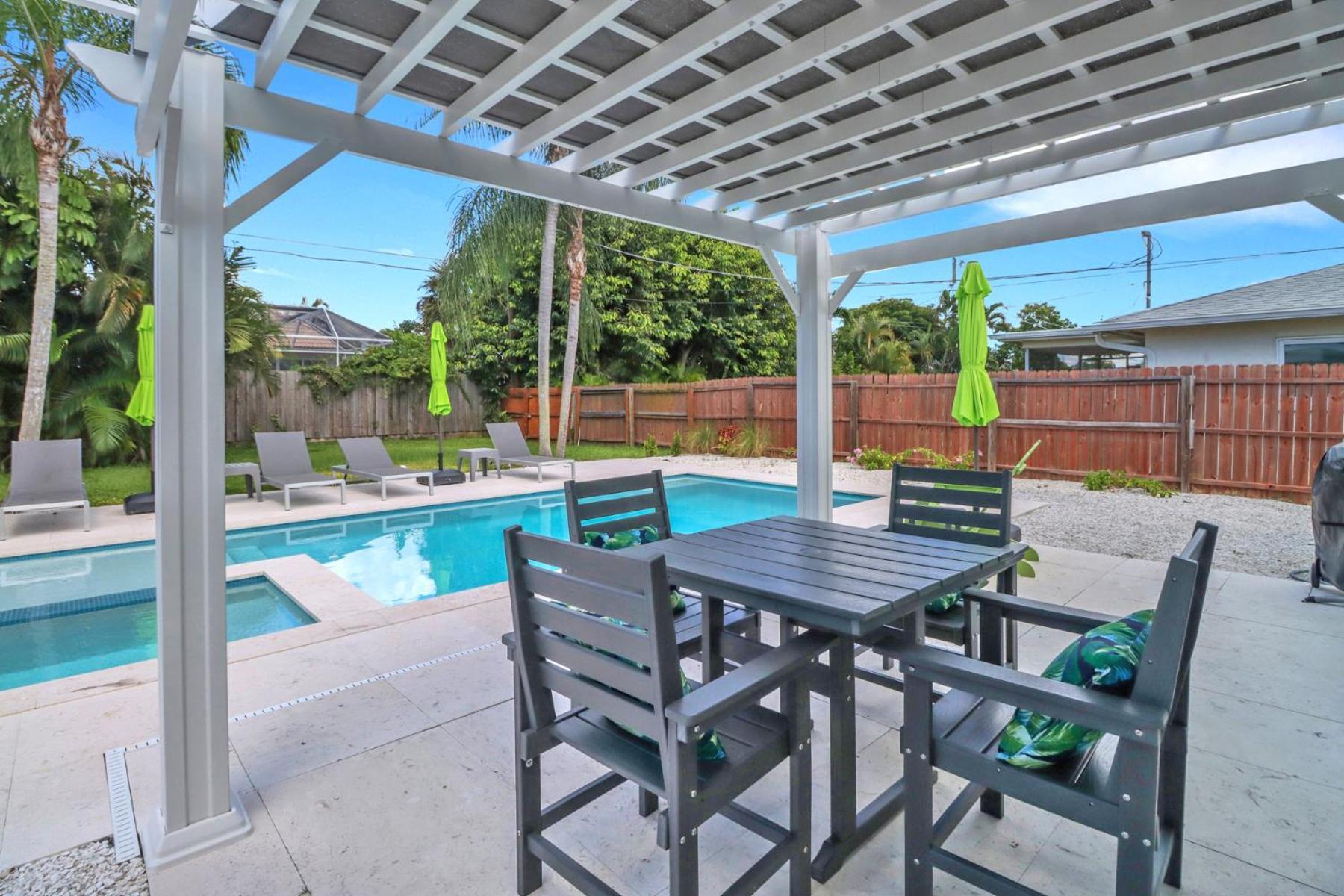 Little Beach House W/ Pool&Spa - 5 Minutes To Vanderbilt Beach North North Naples エクステリア 写真