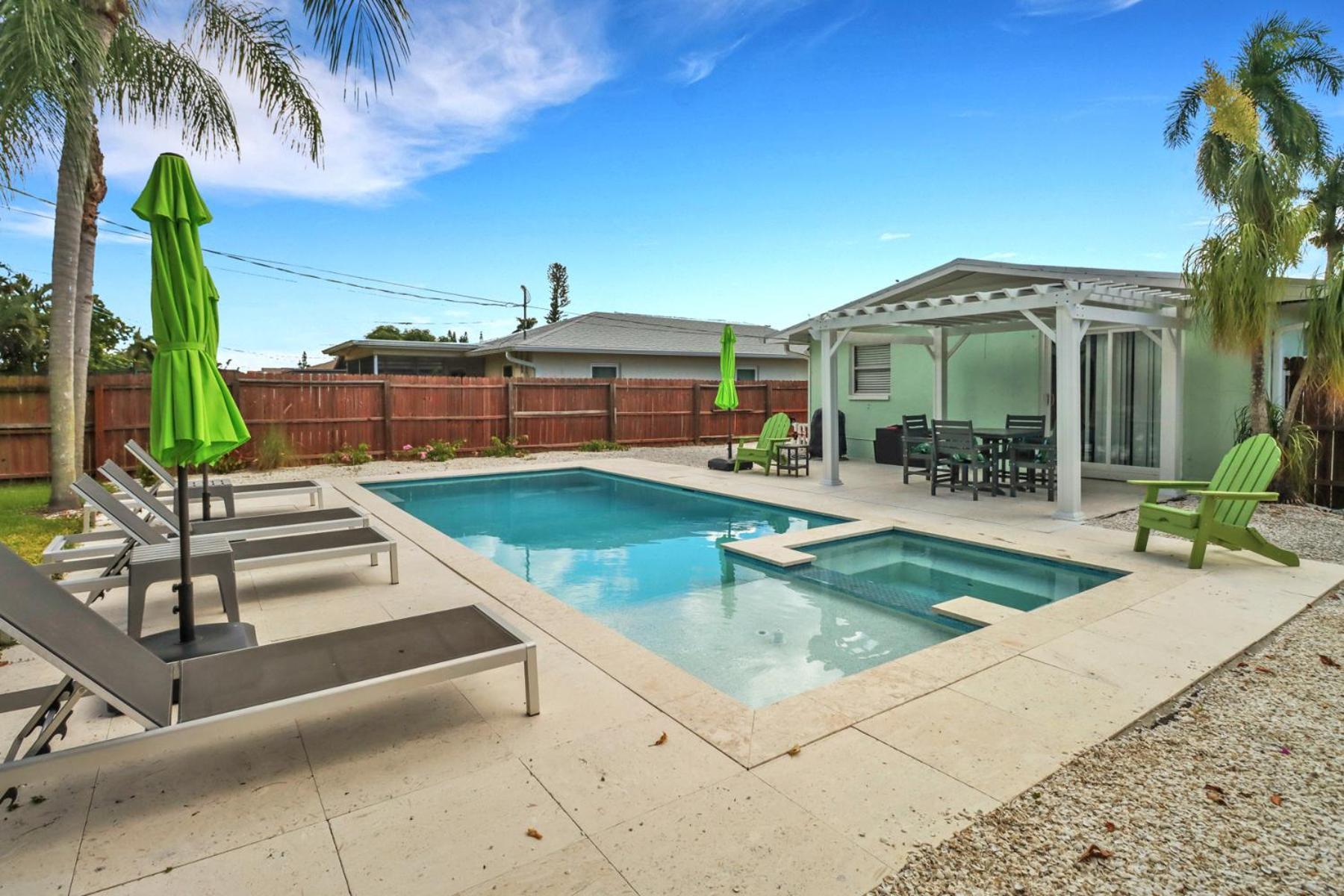 Little Beach House W/ Pool&Spa - 5 Minutes To Vanderbilt Beach North North Naples エクステリア 写真