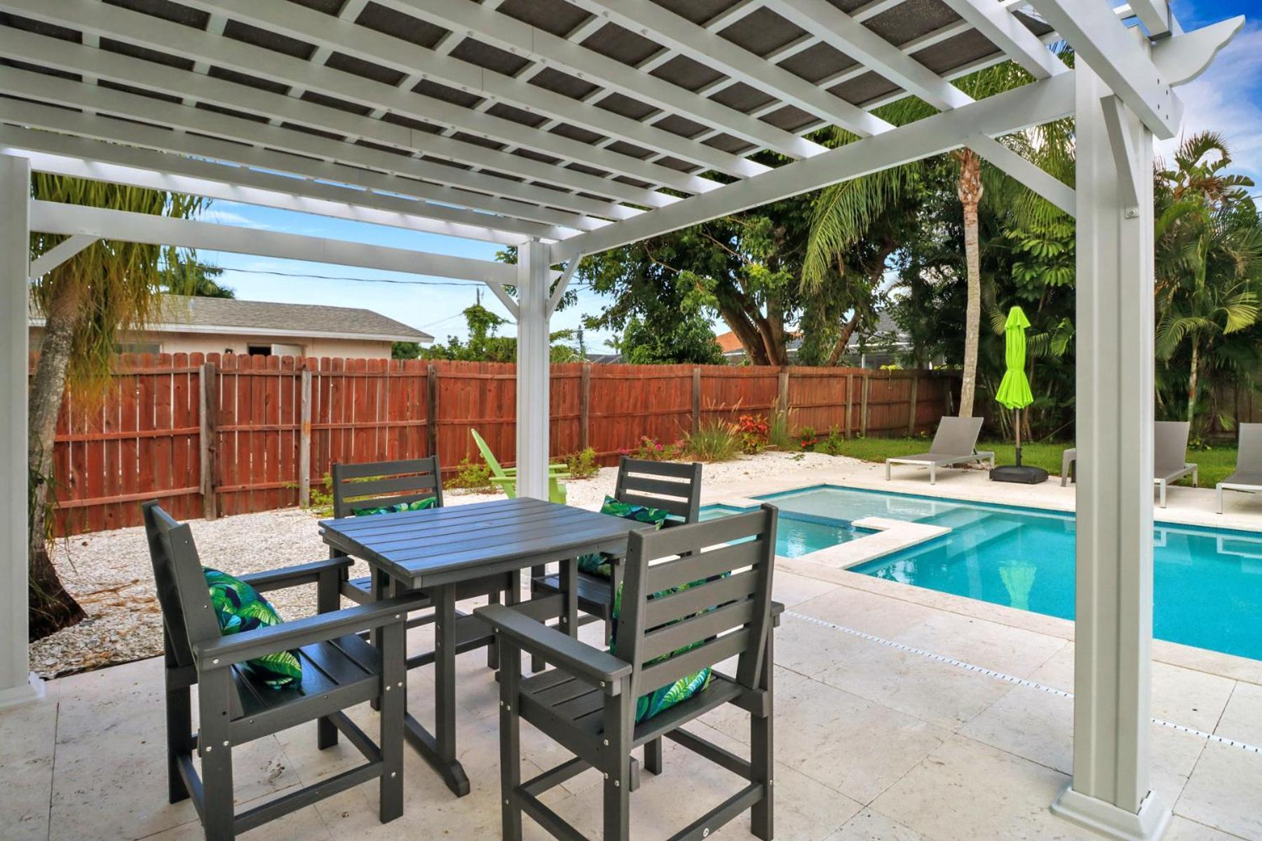 Little Beach House W/ Pool&Spa - 5 Minutes To Vanderbilt Beach North North Naples エクステリア 写真