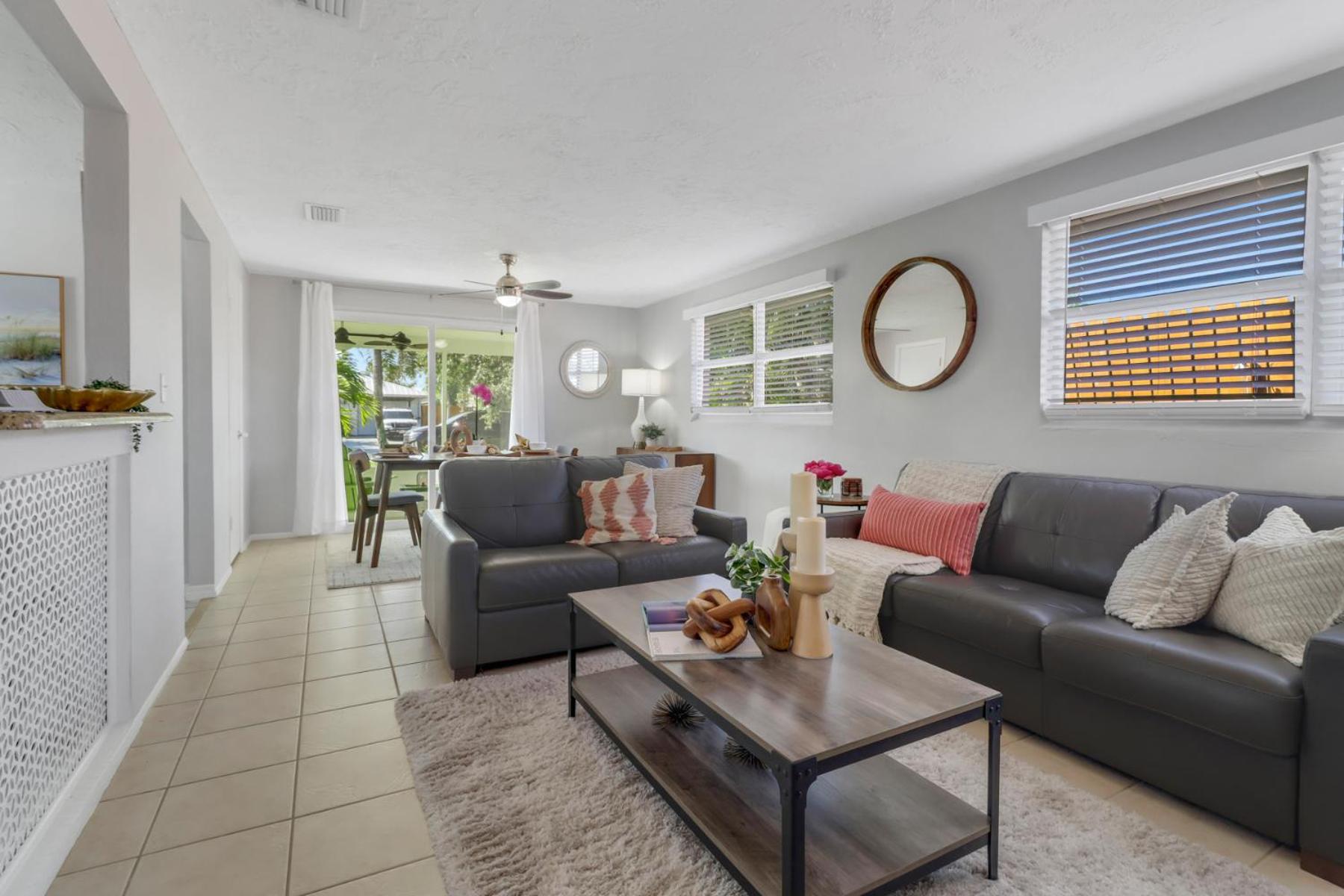 Little Beach House W/ Pool&Spa - 5 Minutes To Vanderbilt Beach North North Naples エクステリア 写真
