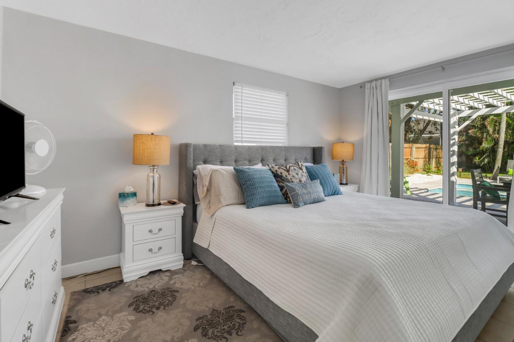 Little Beach House W/ Pool&Spa - 5 Minutes To Vanderbilt Beach North North Naples エクステリア 写真