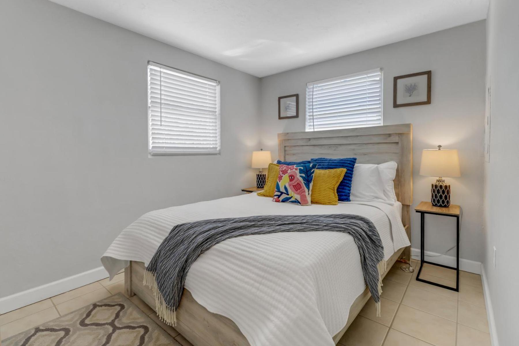 Little Beach House W/ Pool&Spa - 5 Minutes To Vanderbilt Beach North North Naples エクステリア 写真