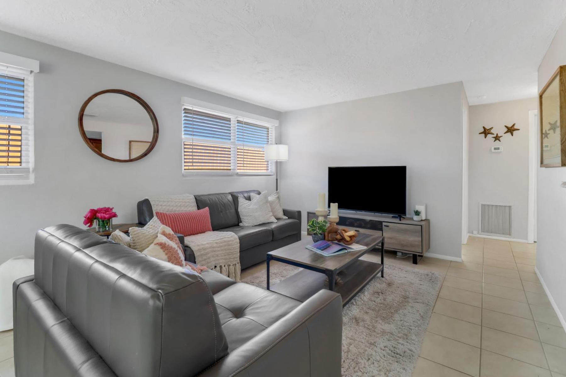 Little Beach House W/ Pool&Spa - 5 Minutes To Vanderbilt Beach North North Naples エクステリア 写真