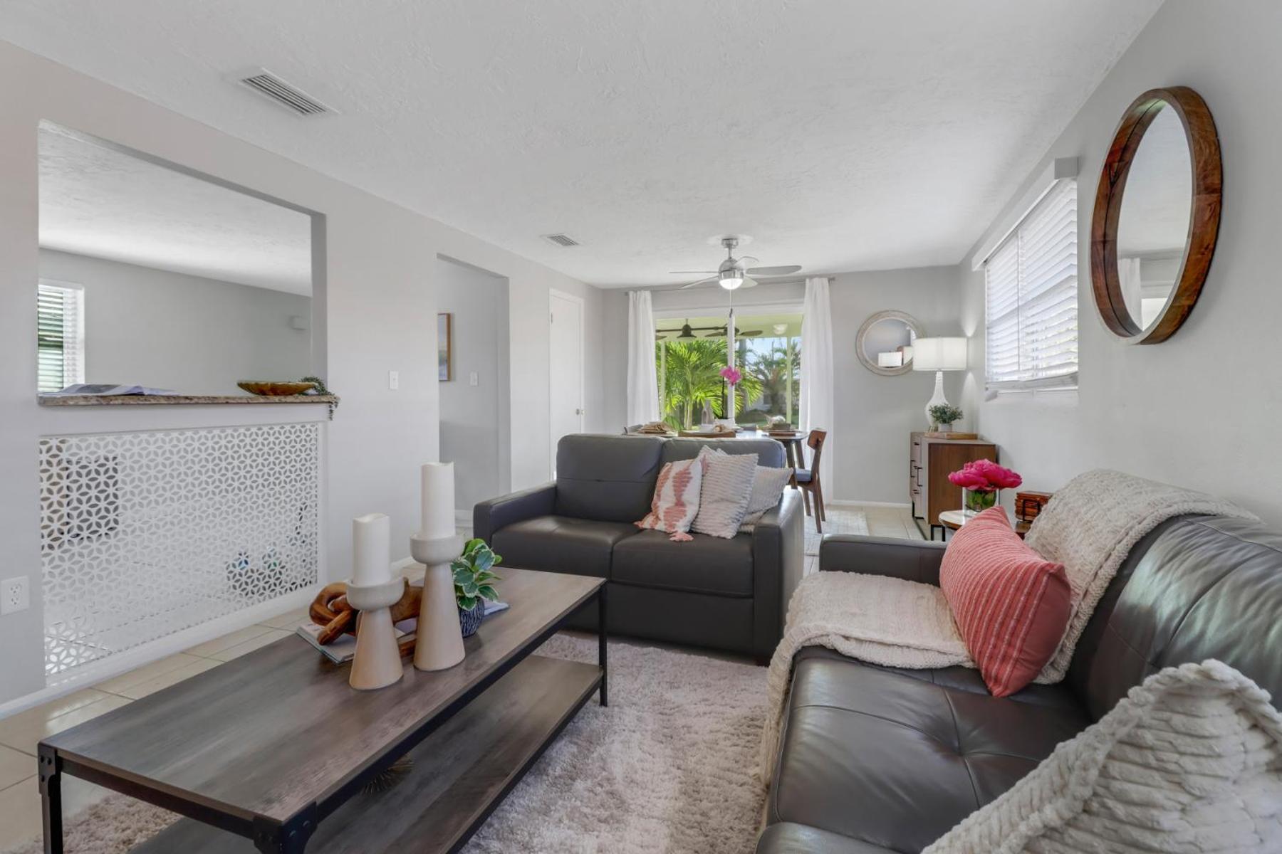 Little Beach House W/ Pool&Spa - 5 Minutes To Vanderbilt Beach North North Naples エクステリア 写真