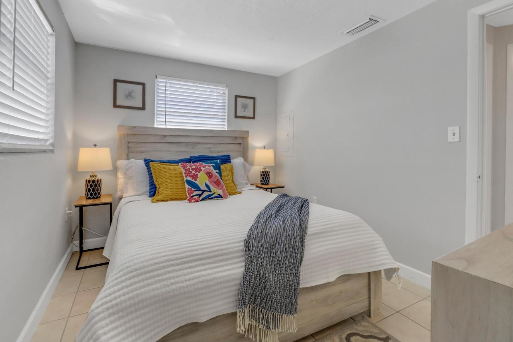 Little Beach House W/ Pool&Spa - 5 Minutes To Vanderbilt Beach North North Naples エクステリア 写真