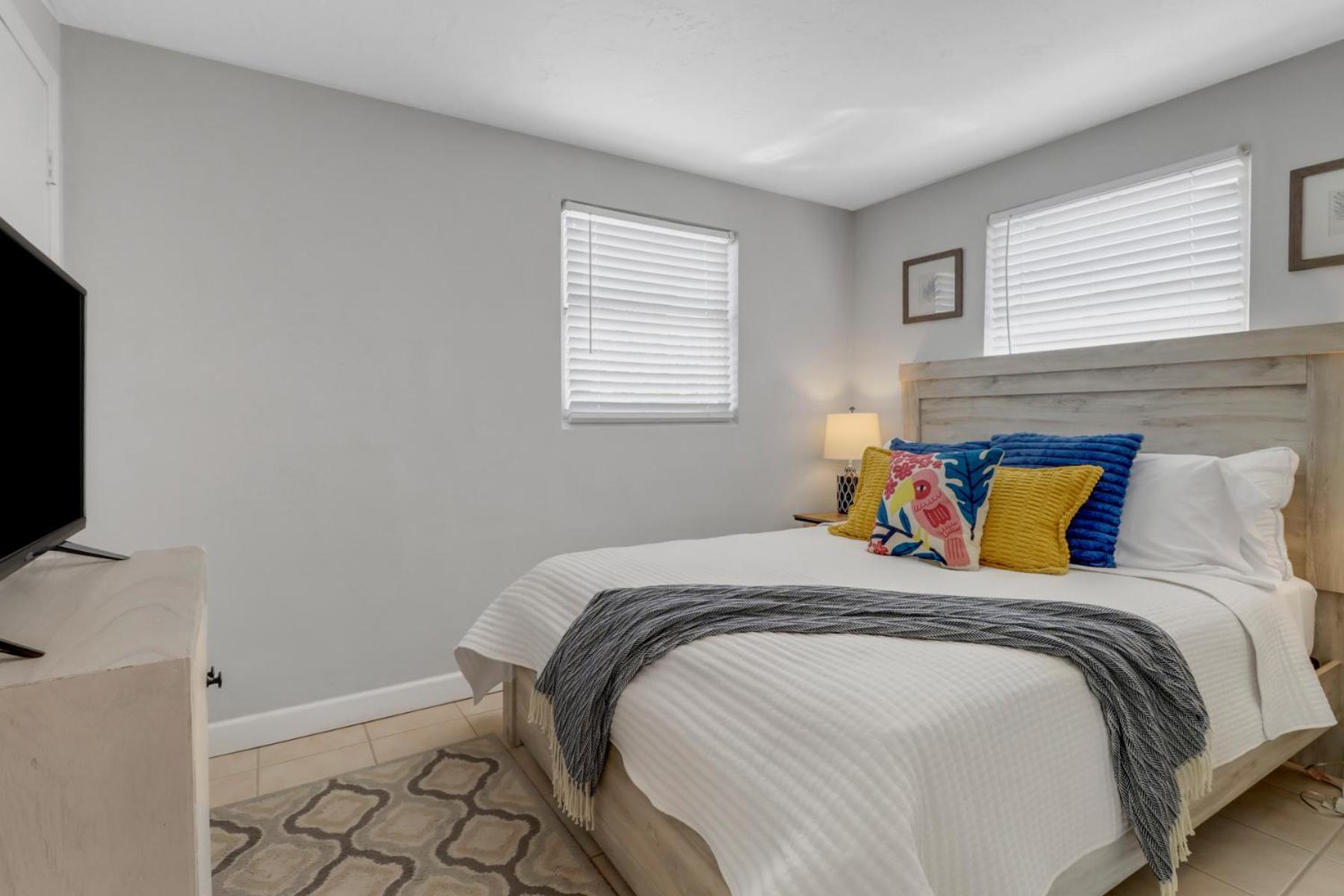 Little Beach House W/ Pool&Spa - 5 Minutes To Vanderbilt Beach North North Naples エクステリア 写真